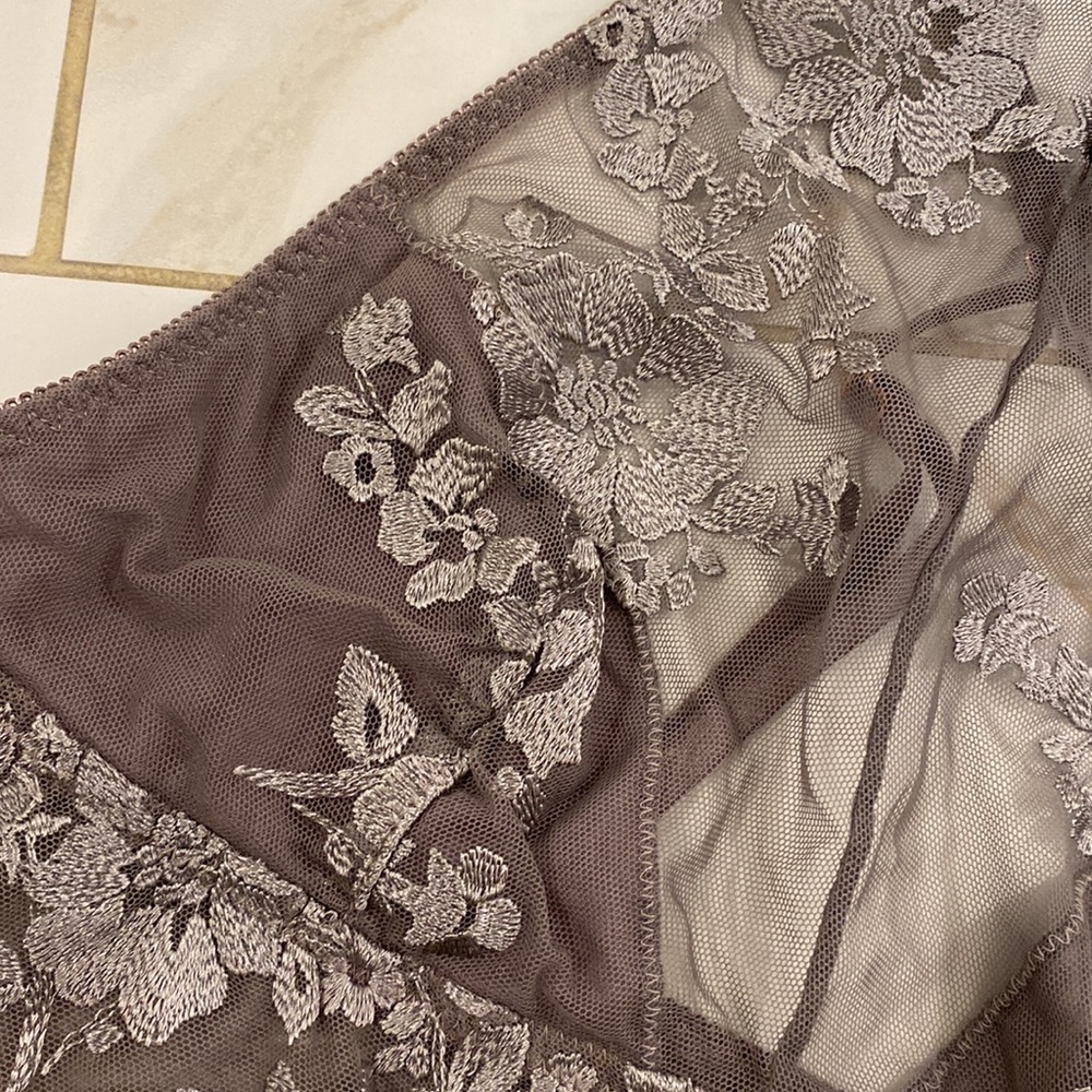 VINTAGE LACE HALTER - Picture 2 of 4
